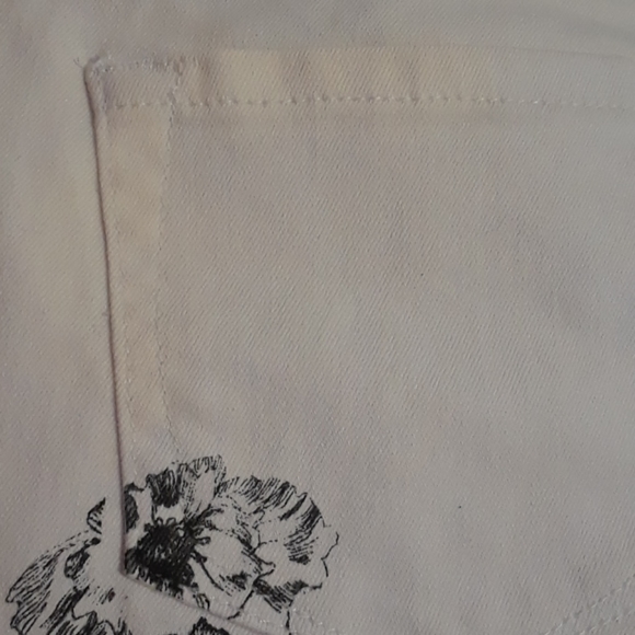 TAKE 1/2 OFF Nanette Lepore Floral Straight Jeans - Picture 13 of 14